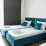 Urban Serenity Skyline View 1 Apartment *