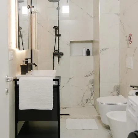 Lejlighed Urban Serenity Skyline View 1 Tirana