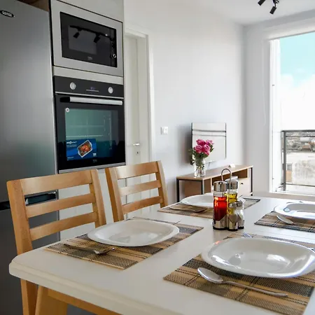 Urban Serenity Skyline View 1 Lejlighed