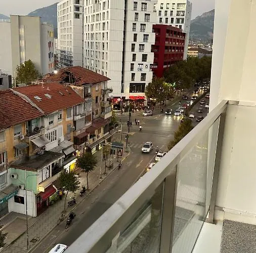 아파트 Urban Serenity Skyline View 1 *