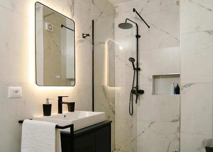 Urban Serenity Skyline View 1 Lägenhet