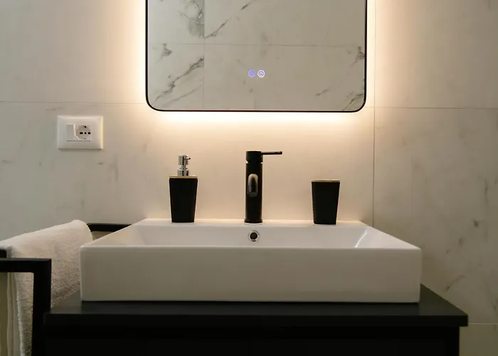 아파트 Urban Serenity Skyline View 1 티라나