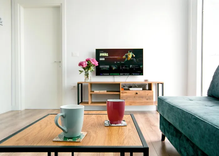 아파트 Urban Serenity Skyline View 1 티라나