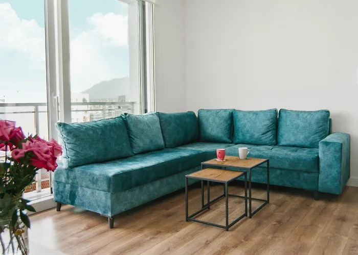 Urban Serenity Skyline View 1 티라나