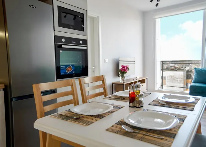 Urban Serenity Skyline View 1 Lägenhet