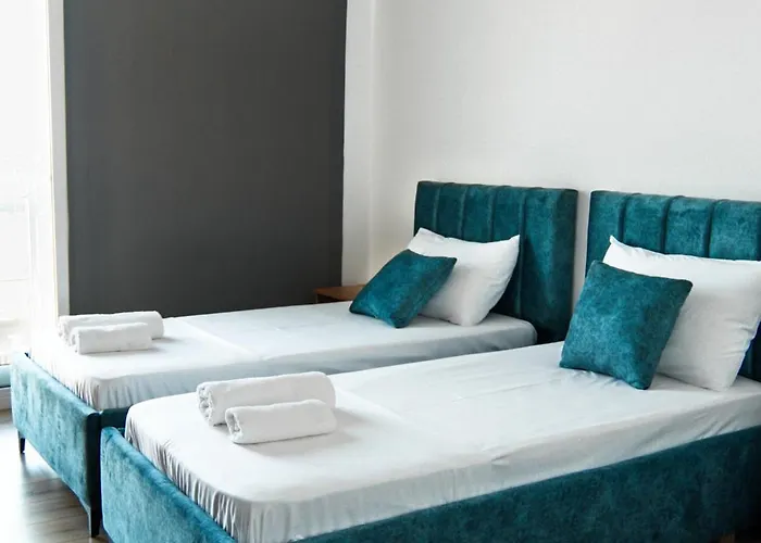 Urban Serenity Skyline View 1 아파트 *