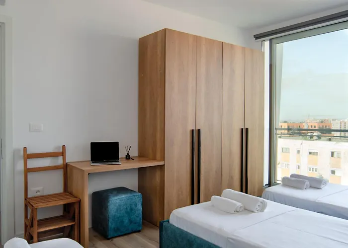 Urban Serenity Skyline View 1 * 티라나